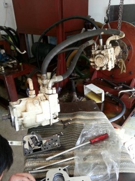 攪拌車液壓泵維修