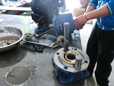 軸向柱塞泵出現外泄露的故障原因: