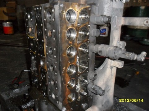 挖掘機主控閥解體清洗、調試